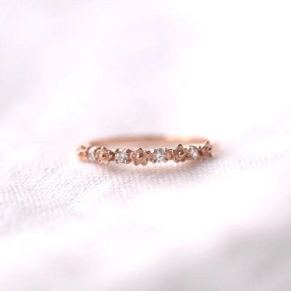 TINY FLOWER RING - Mim Diamond