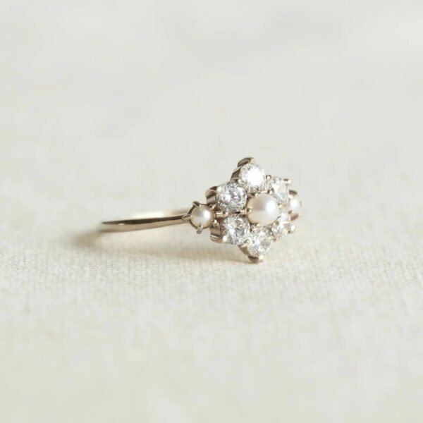 FLOWER CLUSTER RING - Mim Diamond