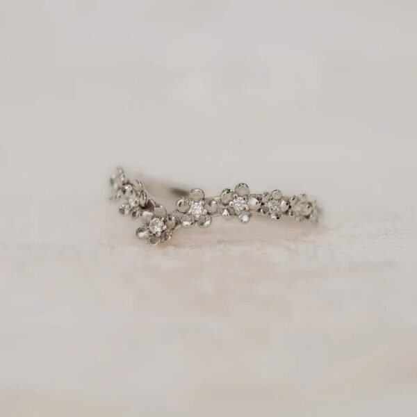 FLOWER CURVED RING - Mim Diamond